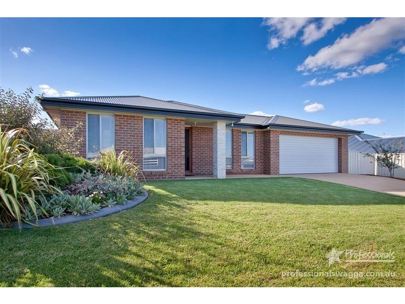 16 Dundale Crescent, Estella NSW 2650