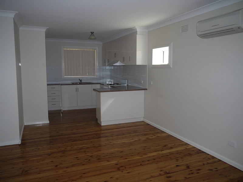 1/3 Joyes Place, Tolland NSW 2650