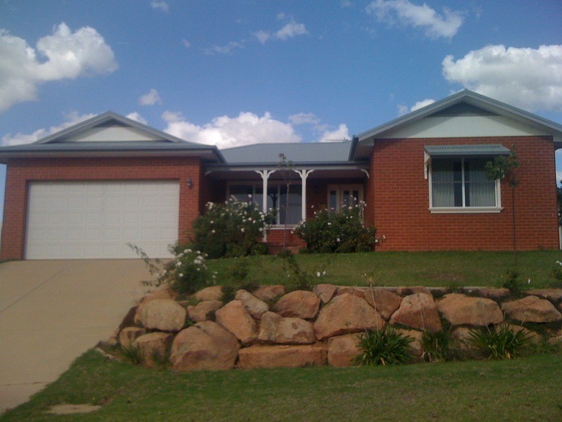 6 Lyndoch Place, Bourkelands NSW 2650