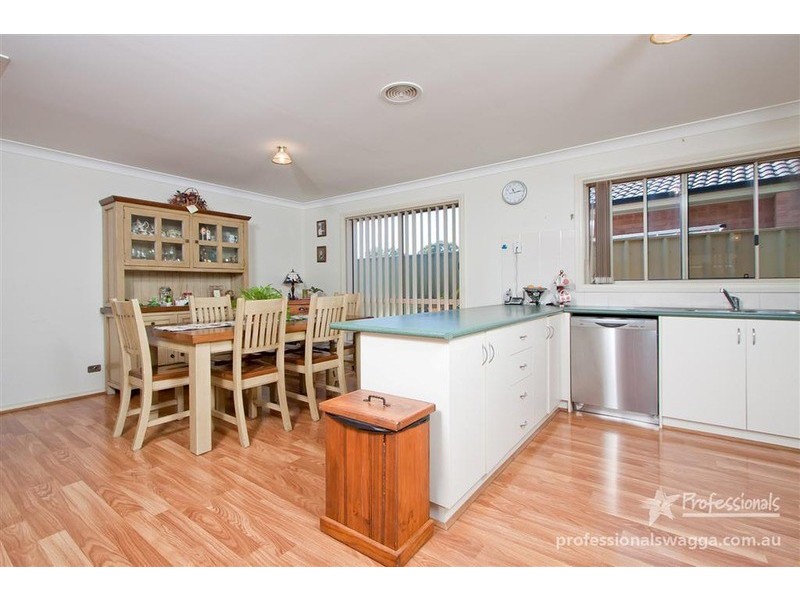 65 Jack Avenue, Mount Austin NSW 2650