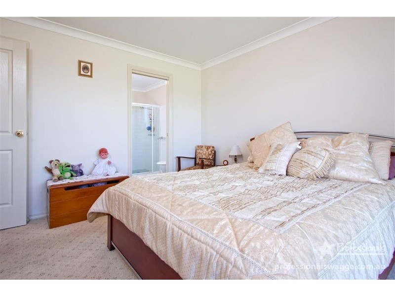 65 Jack Avenue, Mount Austin NSW 2650