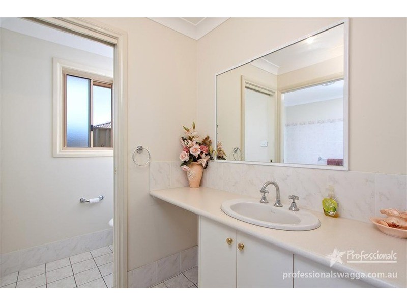 65 Jack Avenue, Mount Austin NSW 2650