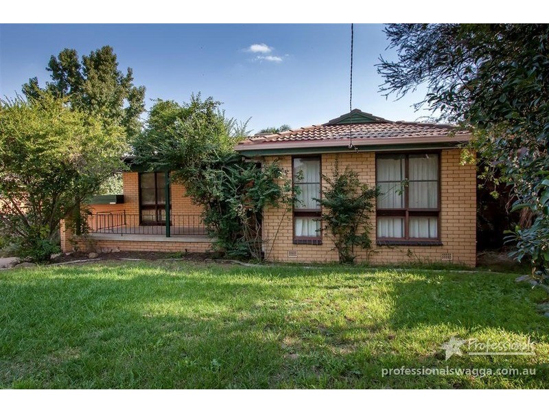 26 Fairbairn  Crescent, Kooringal NSW 2650