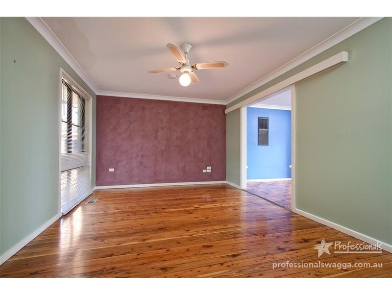 26 Fairbairn  Crescent, Kooringal NSW 2650