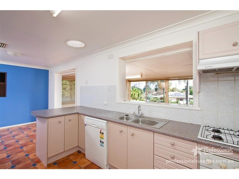 26 Fairbairn  Crescent, Kooringal NSW 2650