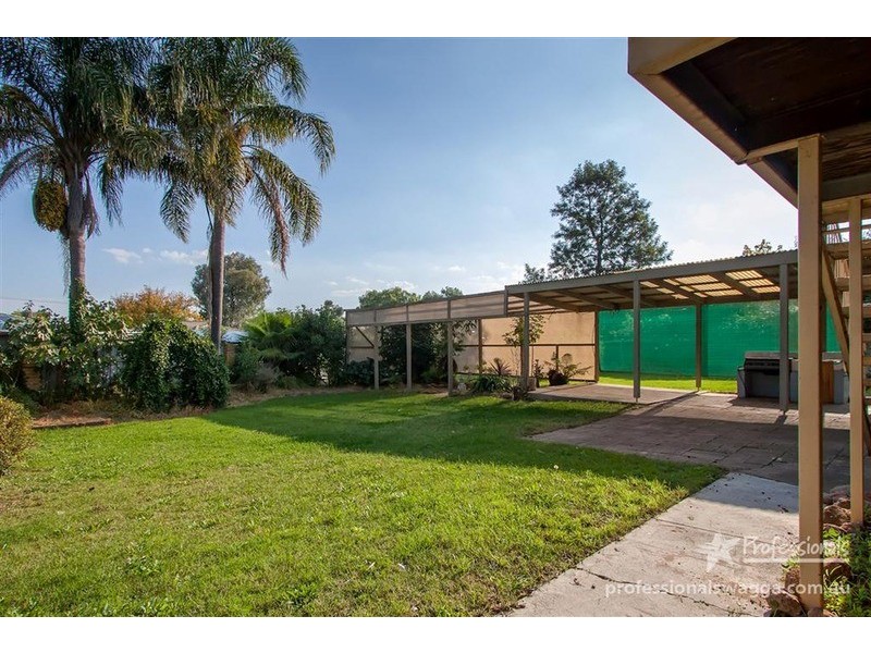 26 Fairbairn  Crescent, Kooringal NSW 2650