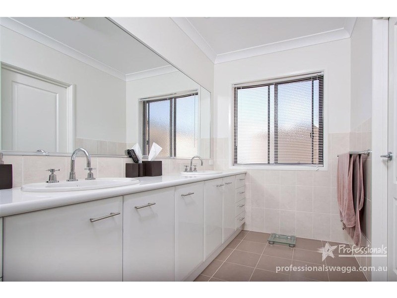 33  Willow Tree Place, Springvale NSW 2650