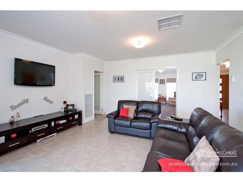 33  Willow Tree Place, Springvale NSW 2650