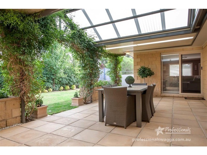 3 Lake Street, Lake Albert NSW 2650