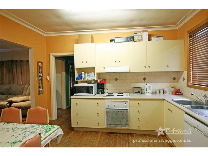 144 Fernleigh  Road, Mount Austin NSW 2650