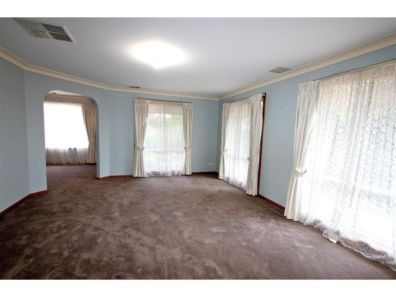 12 Kincora Place, Bourkelands NSW 2650