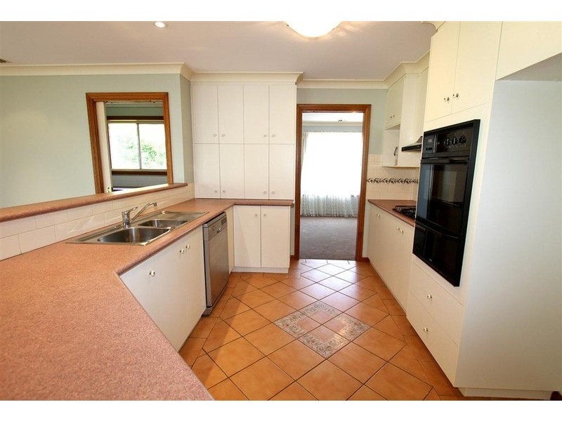 12 Kincora Place, Bourkelands NSW 2650