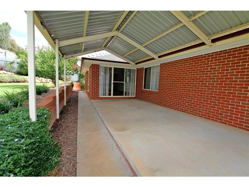12 Kincora Place, Bourkelands NSW 2650