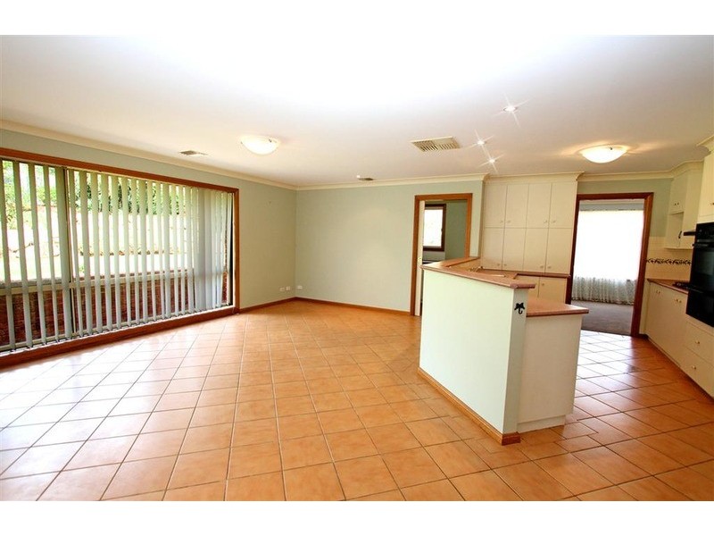 12 Kincora Place, Bourkelands NSW 2650