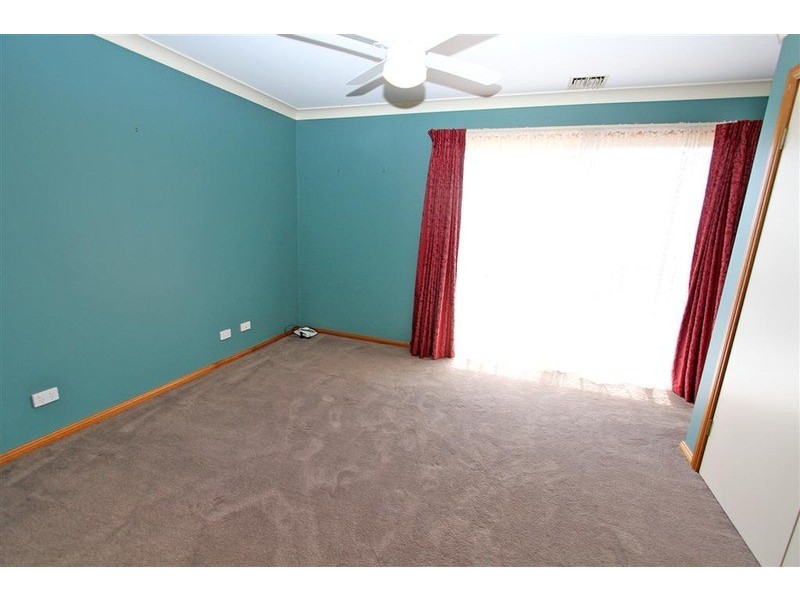 12 Kincora Place, Bourkelands NSW 2650