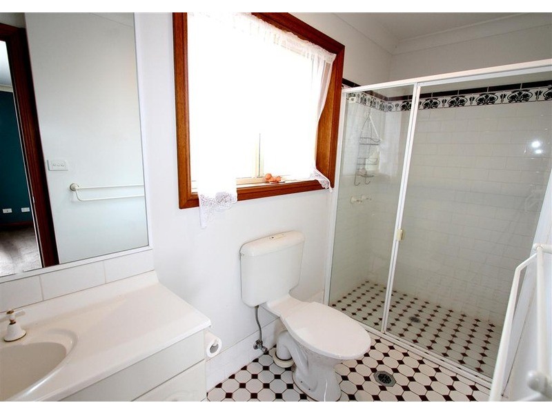 12 Kincora Place, Bourkelands NSW 2650