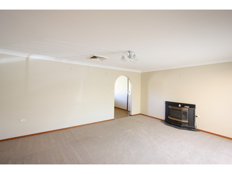 8 Quail  Street, Mount Austin NSW 2650