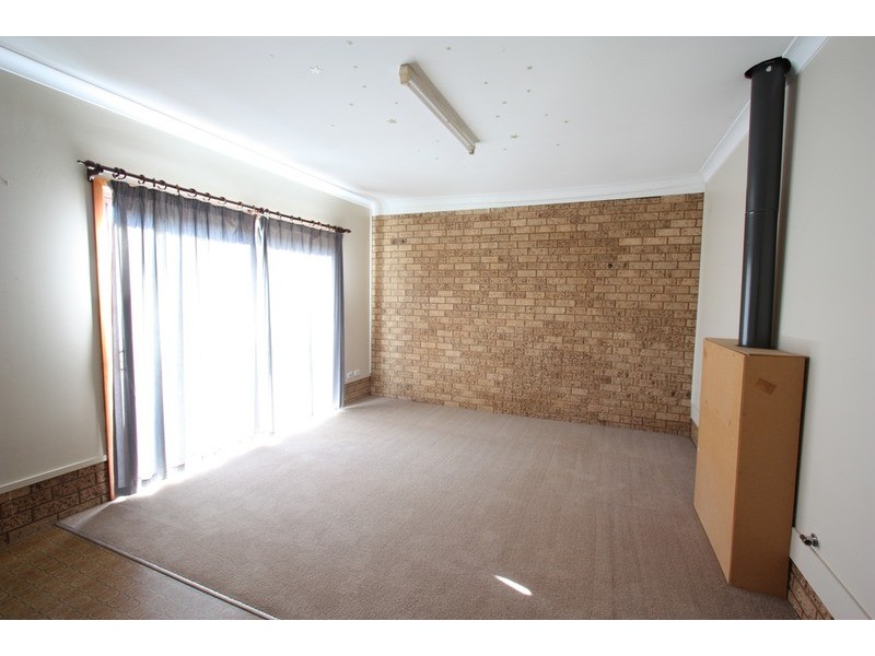 8 Quail  Street, Mount Austin NSW 2650