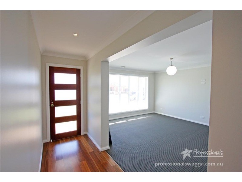 13 Mima  Street, Glenfield Park NSW 2650