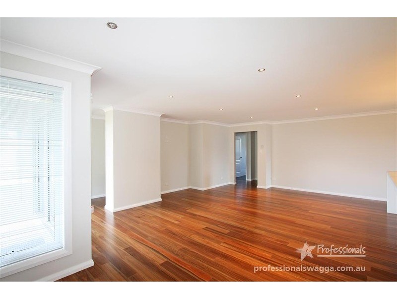 13 Mima  Street, Glenfield Park NSW 2650