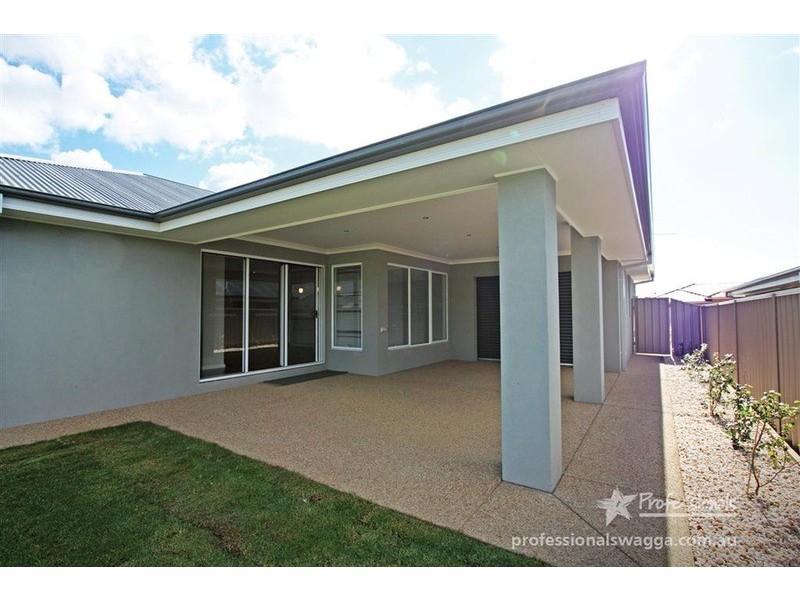13 Mima  Street, Glenfield Park NSW 2650