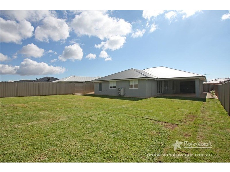 13 Mima  Street, Glenfield Park NSW 2650