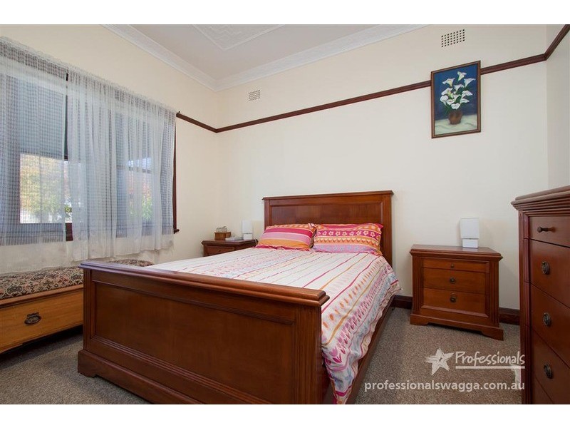 6 Richard Street, Turvey Park NSW 2650