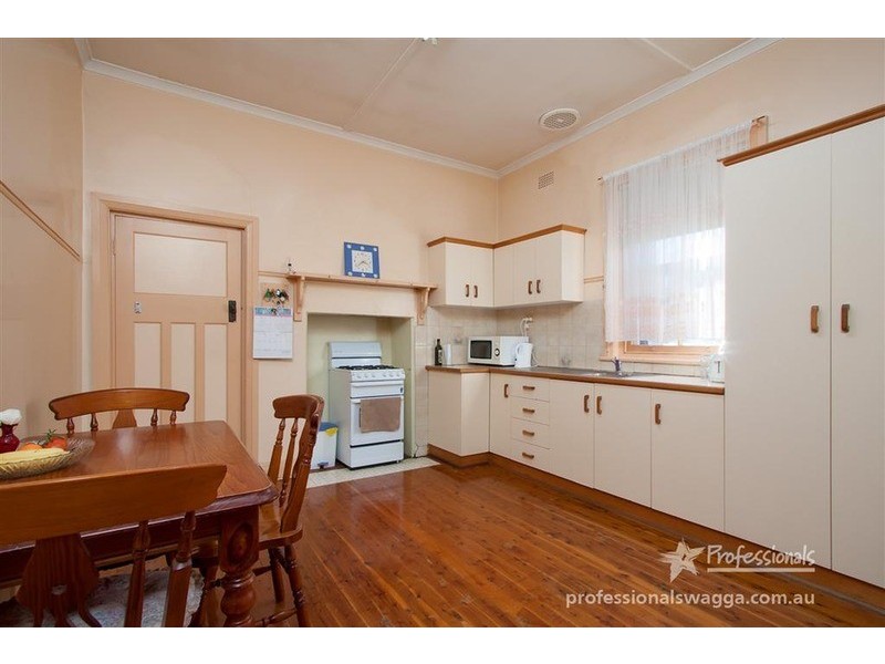 6 Richard Street, Turvey Park NSW 2650