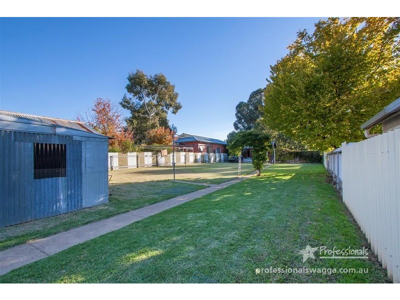 6 Richard Street, Turvey Park NSW 2650