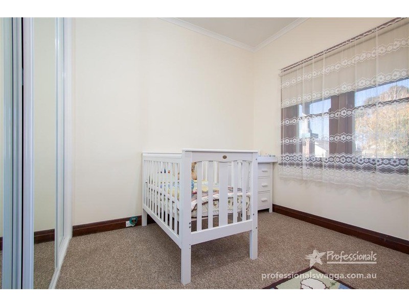 6 Richard Street, Turvey Park NSW 2650