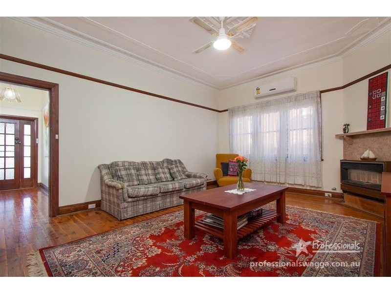 6 Richard Street, Turvey Park NSW 2650