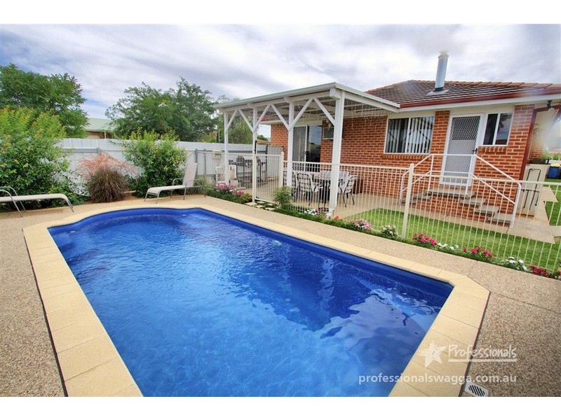 1 Jabiru Place, Glenfield Park NSW 2650