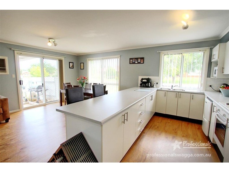 1 Jabiru Place, Glenfield Park NSW 2650