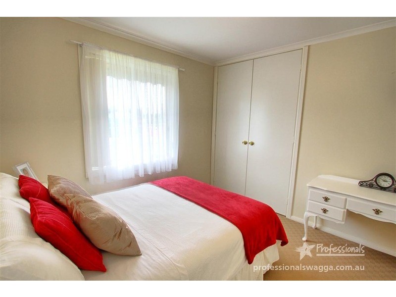 1 Jabiru Place, Glenfield Park NSW 2650