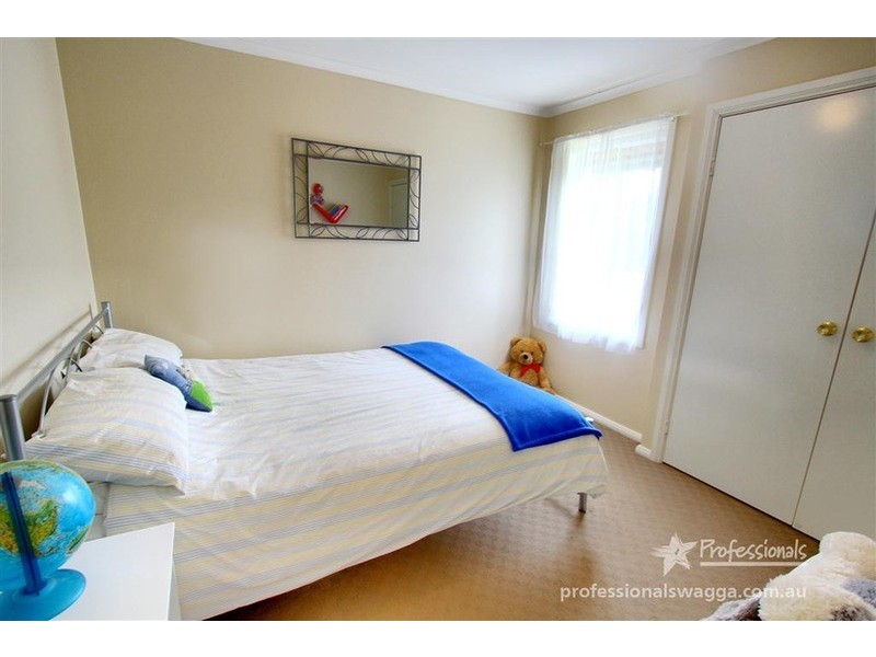 1 Jabiru Place, Glenfield Park NSW 2650