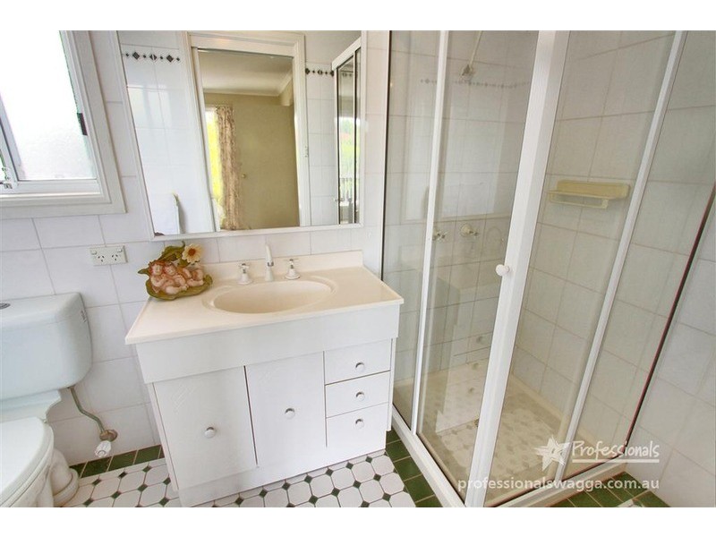 1 Jabiru Place, Glenfield Park NSW 2650