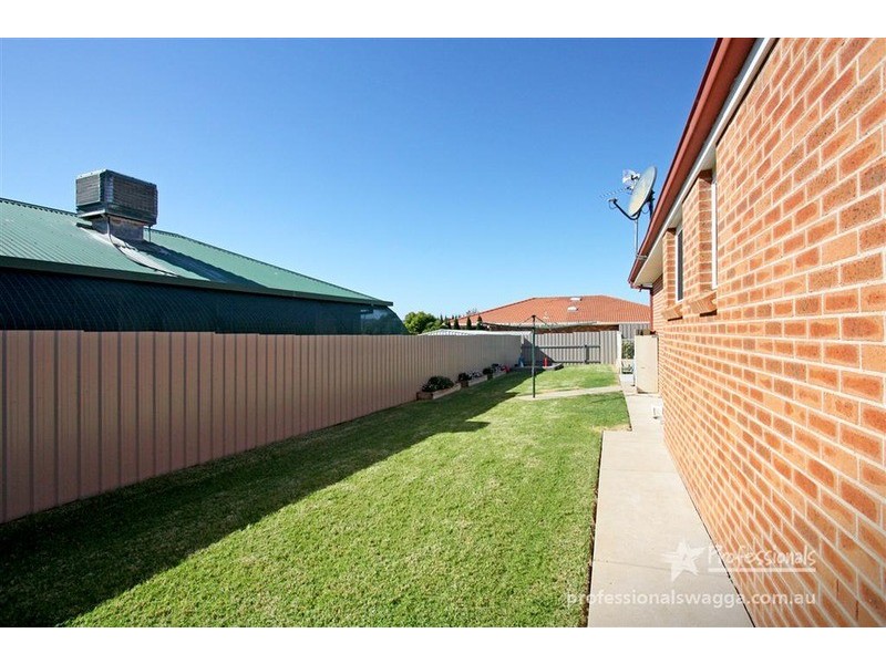 1 Jabiru Place, Glenfield Park NSW 2650