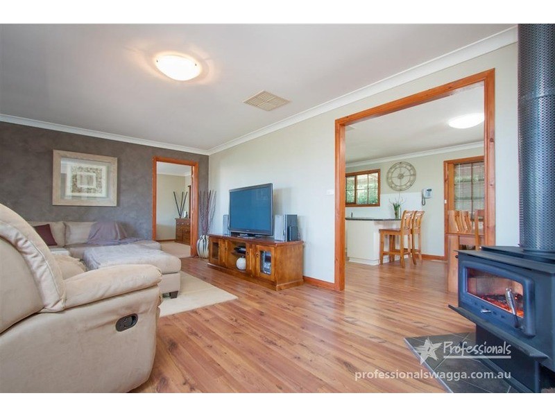 8 Wagga Wagga  Street, Oura NSW 2650