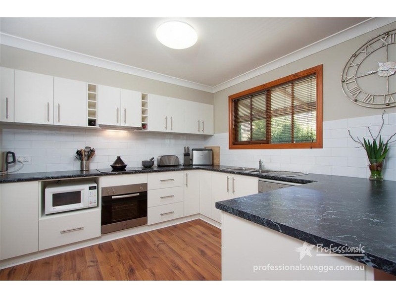 8 Wagga Wagga  Street, Oura NSW 2650