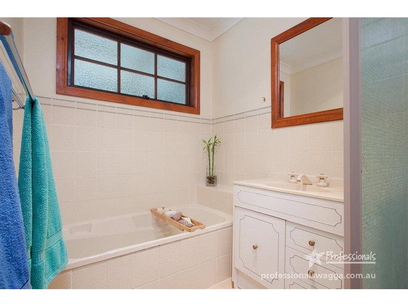 8 Wagga Wagga  Street, Oura NSW 2650