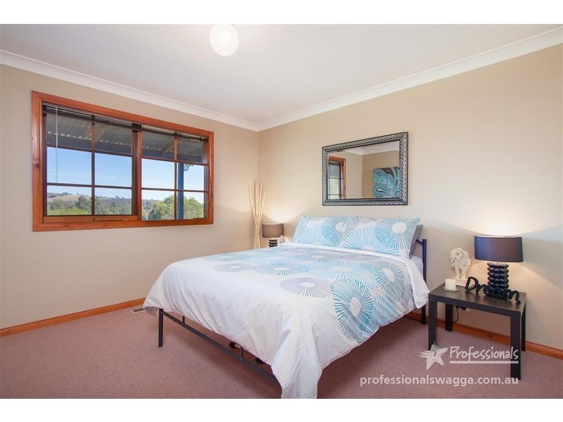 8 Wagga Wagga  Street, Oura NSW 2650