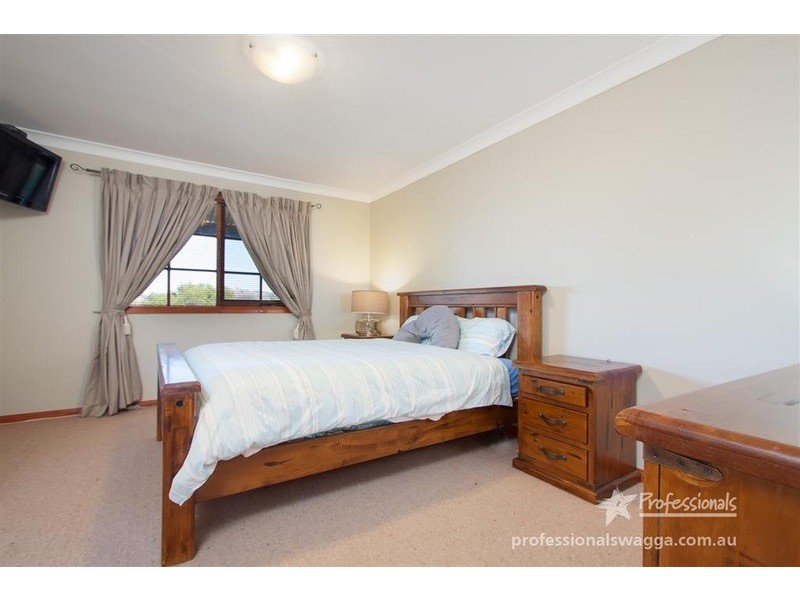 8 Wagga Wagga  Street, Oura NSW 2650