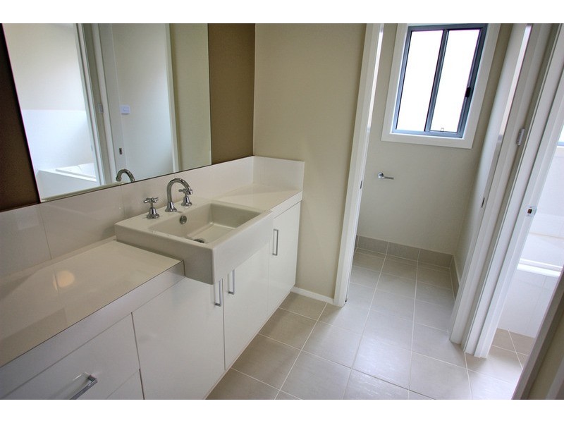 11 Burrundulla Street, Bourkelands NSW 2650