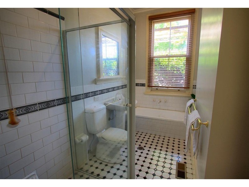 51 Macleay Street, Turvey Park NSW 2650