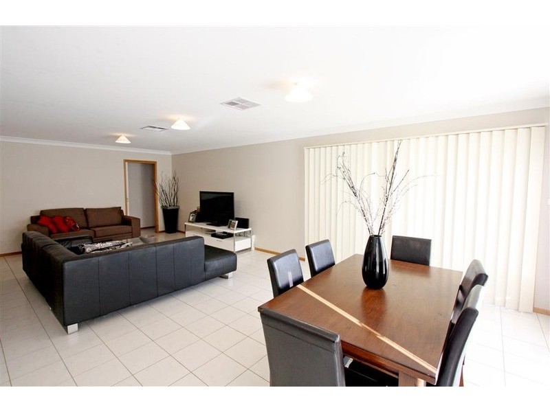 24 Franklin Drive, Estella NSW 2650