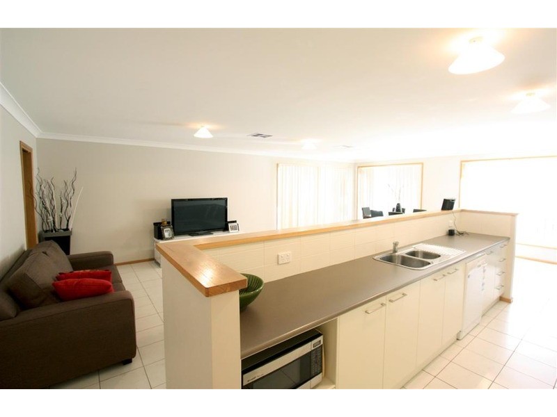 24 Franklin Drive, Estella NSW 2650