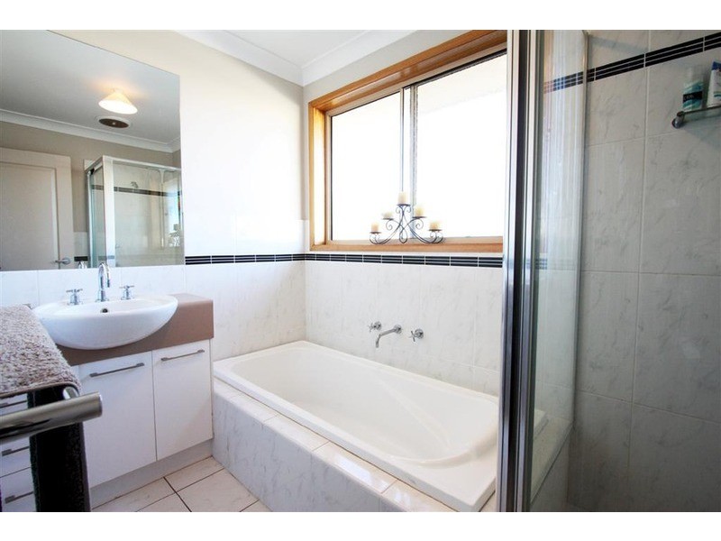 24 Franklin Drive, Estella NSW 2650