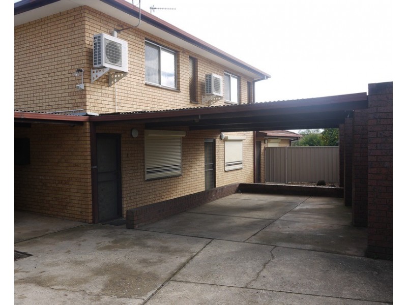 3/7B Henschke Avenue, Tolland NSW 2650