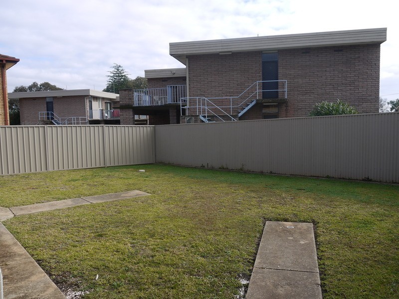 3/7B Henschke Avenue, Tolland NSW 2650