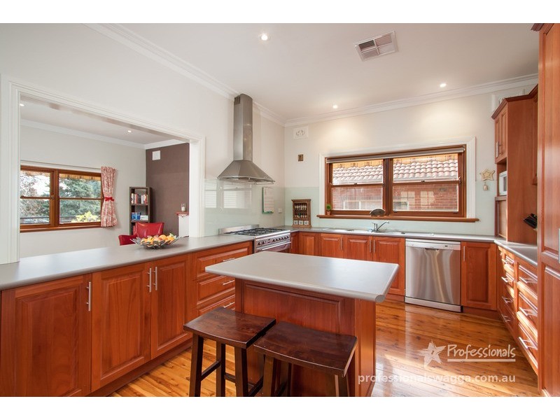 13 Mair Street, Turvey Park NSW 2650